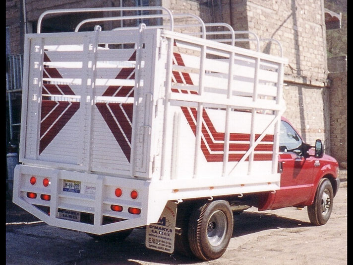 Carrocería Ganadera con doble portaluz