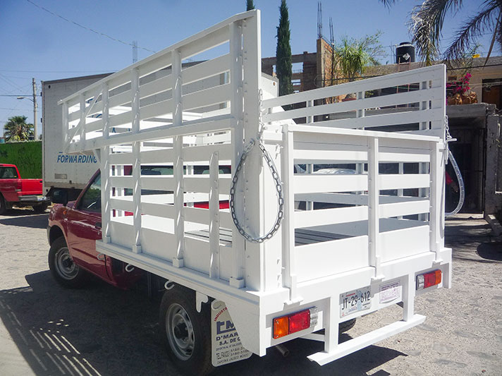 Carrocería Mueblera clareada puerta tipo rampa o matraca