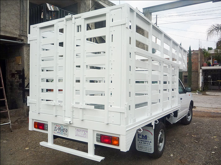 Carrocería Mueblera clareada puertas tipo trailer