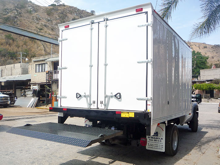 Carrocería Refrigerada F-4500 y rampa trasera