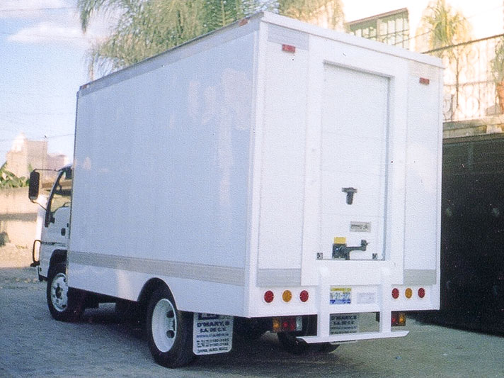 Carrocería refrigerada con puerta al centro