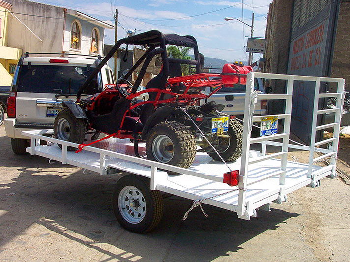 Carrocería Remolque con barandal y rampa sencilla